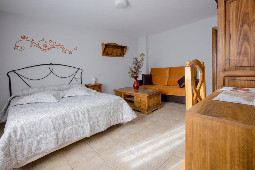 Hostal Antiguo Hospital Linares de Mora 외부 사진