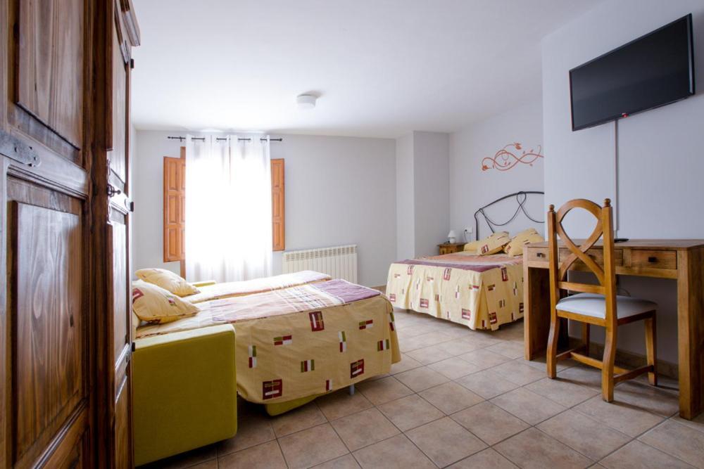 Hostal Antiguo Hospital Linares de Mora 외부 사진