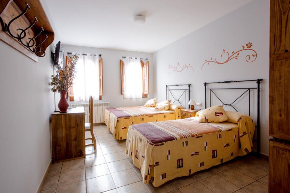 Hostal Antiguo Hospital Linares de Mora 외부 사진